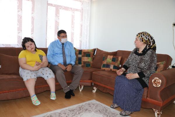 10 yaşındaki Belinay'a Yeniden Refah Partisi'nden destek