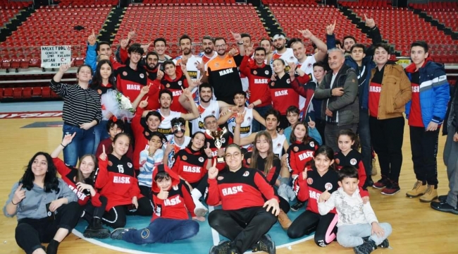 10. YILA ULAŞMANIN MUTLULUĞUNU YAŞIYORLAR