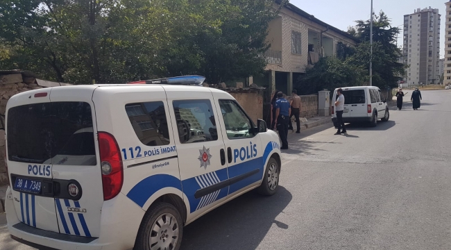 5 AYLIK HAMİLE EŞİNİ BIÇAKLADI