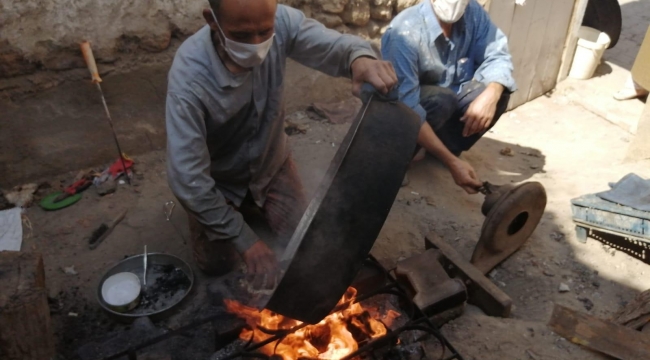 BABA MESLEĞİNİ AYAKTA TUTMAYA ÇALIŞIYOR