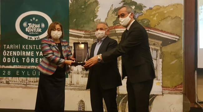 BAŞKAN BÜYÜKKILIÇ İSTANBUL'DA DA ÖDÜLE LAYIK GÖRÜLDÜ