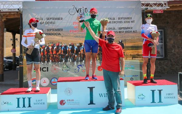 Bisikletçiler pedallarını Kayseri'den Erciyes'e çevirdi