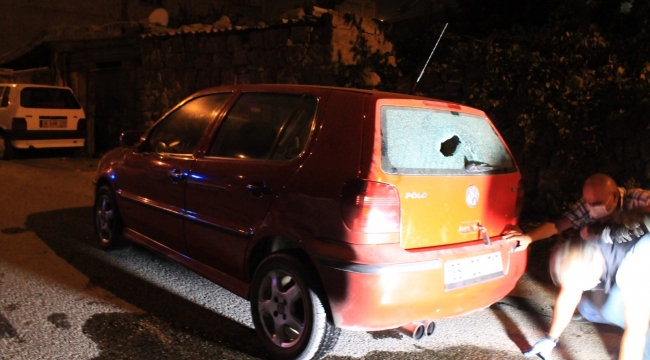 DAMADININ OTOMOBİLİNE ATEŞ ETTİ