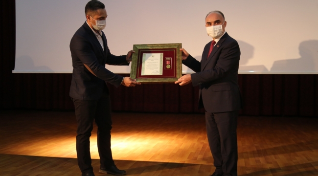 “Devlet Övünç Madalyaları” sahiplerinde