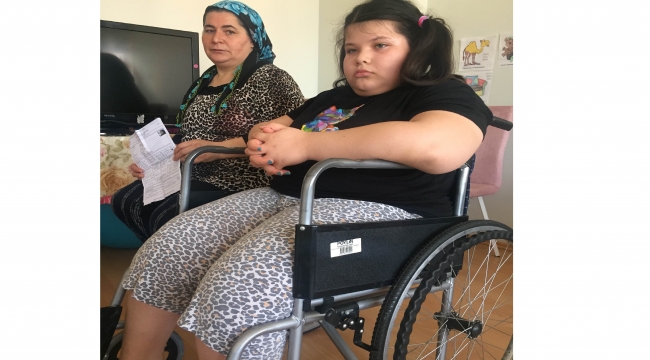 DOĞUŞTAN ENGELLİ OLAN BELİNAY, DIŞARI ÇIKMANIN HAYALİNİ KURUYOR