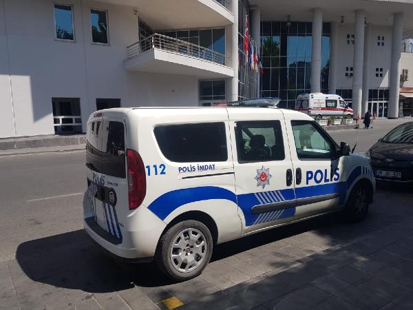 Emre'nin otel odasında tavana asılı cesedi bulundu