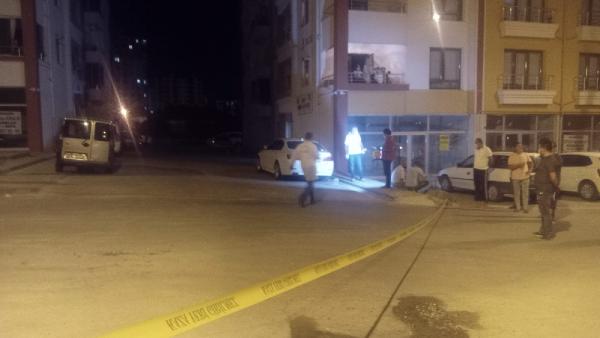 Evine giderken silahla vurulan emlakçı kurtarılamadı