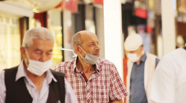 Kayseri'de çarşı pazarda maske ve sosyal mesafe ihlali