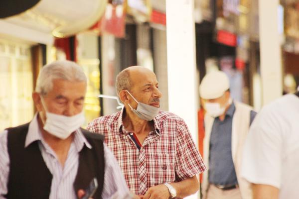 Kayseri'de çarşı pazarda maske ve sosyal mesafe ihlali