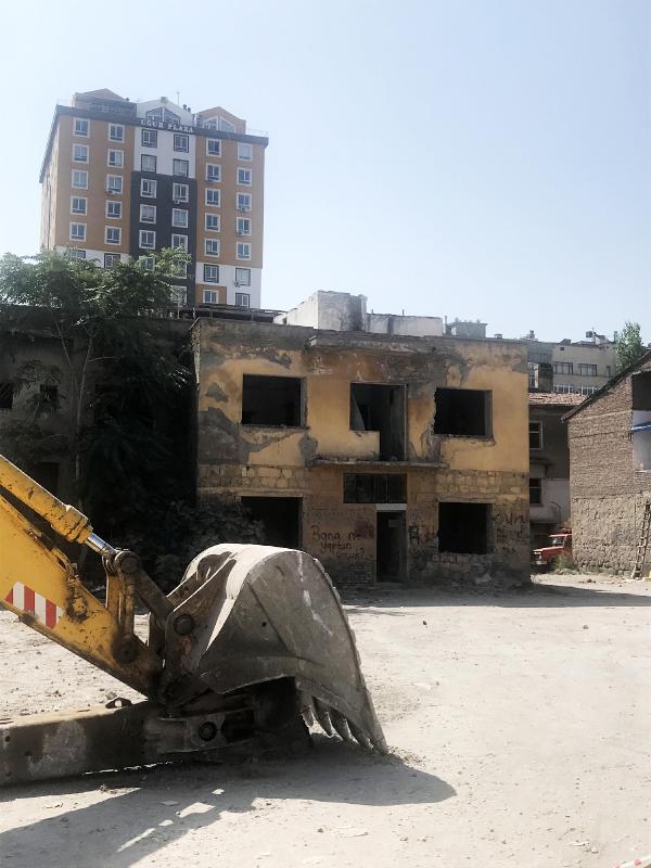 Kayseri'de metruk binalar yıkılıyor