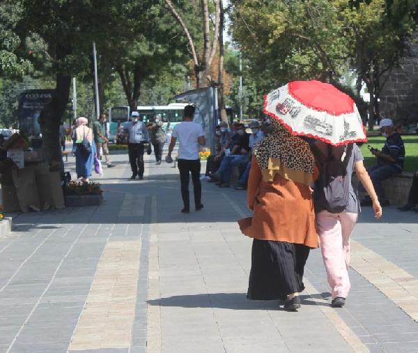 Kayseri'de sıcak hava bunalttı