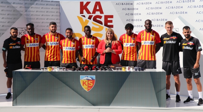 Kayserispor'dan imza şovu