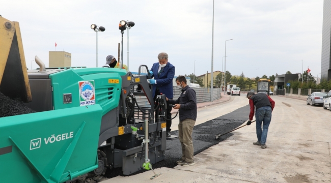 MELİKGAZİ'DE MİNİ ASFALT MAKİNASI