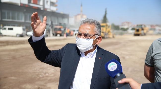 Memduh Büyükkılıç yapılan çalışmaları titizlikle takip ediyor