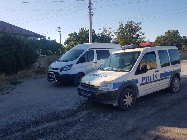 Temizlemek istediği tabancası kazara ateş alınca kendini vurdu