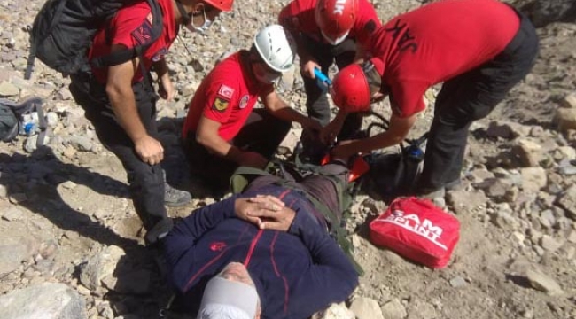 YARALANAN DAĞCIYI JAK TİMİ KURTARDI