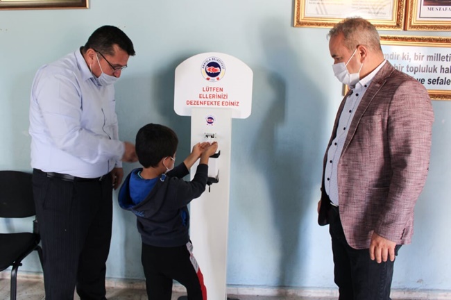 AKKIŞLA BELEDİYESİNDEN ÖĞRENCİLERE MASKE VE ÇANTA DAĞITIMI