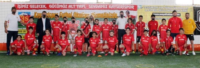 BAŞKAN GÖZBAŞI: 'MİNİKLERE BAŞARI DİLEDİ'