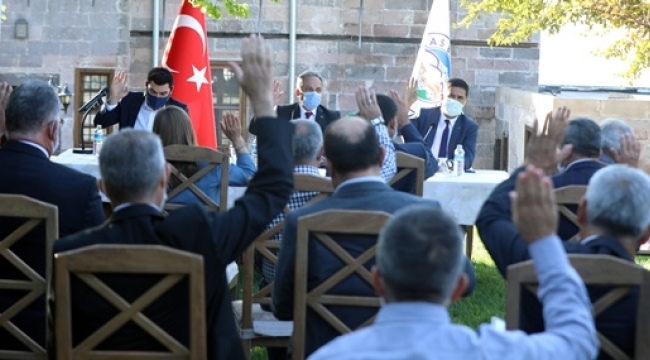 BAŞKAN YALÇIN: 'NAİF MECLİSİZ'