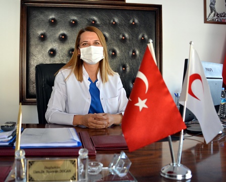 COVİD-19'U YENEREK GÖREVİNE GERİ DÖNDÜ