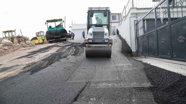 HİSARCIK'TA ASFALT ÇALIŞMALARI DEVAM EDİYOR