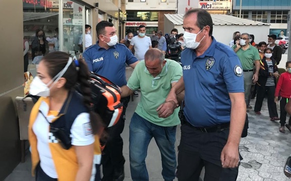 İNTİHAR İÇİN TERASA ÇIKAN ŞAHIS İKNA EDİLDİ