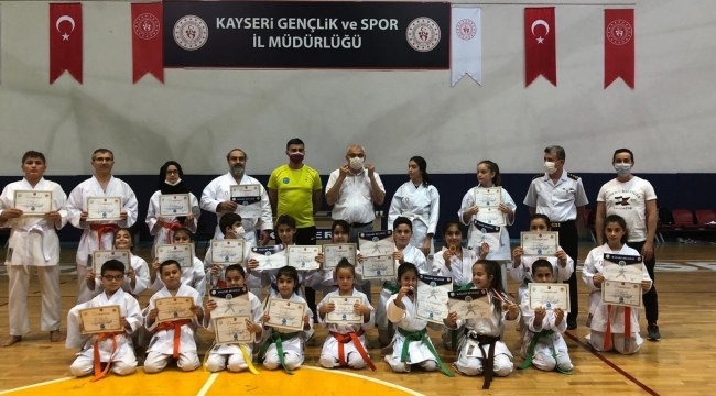 KARATE'CİLERDEN KUŞAK HEYECANI