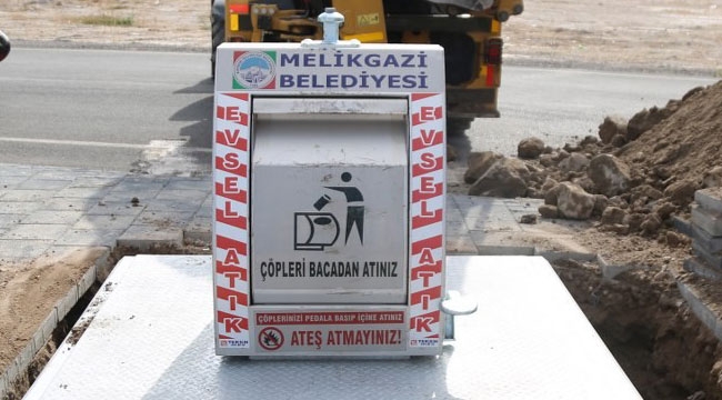 MELİKGAZİ'DE ÇÖPLER YERİN ALTINDA