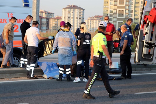 MOTOSİKLET KAZA YAPTI: 2 ÖLÜ