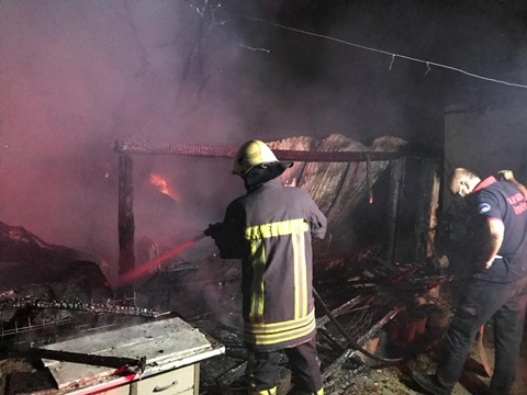 MÜSTAKİL EV ÇIKAN YANGINDA KÜL OLDU