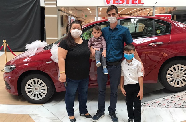 ÖDÜLÜ GÜLÇİN AVCI TESLİM ETTİ