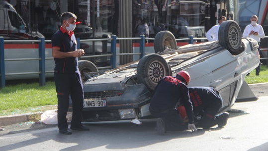 OTOMOBİL TAKLA ATTI