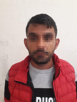 POLİS, GARDIROPTA HALIYA SARILI HALDE YAKALADI