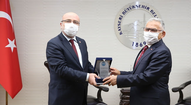 REKTÖR KARAMUSTAFA'DAN TEŞEKKÜR ZİYARETİ