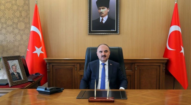 VALİ ŞEHMUS GÜNAYDIN, CUMHURİYET BAYRAMINI KUTLADI