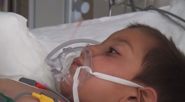 4 YAŞINDAKİ İSMAİL'İN KOPAN KOLU DİKİLDİ