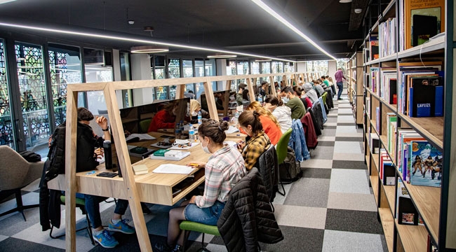 7/24 KÜTÜPHANEYE İLGİ YOĞUN