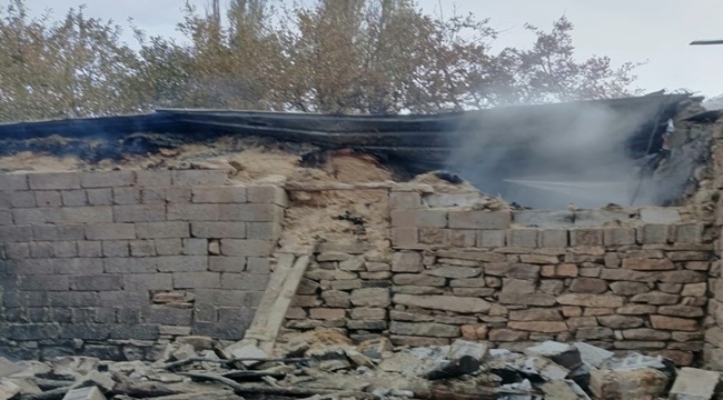 AHIRDA YANGIN ÇIKTI: 7 BÜYÜKBAŞ TELEF OLDU