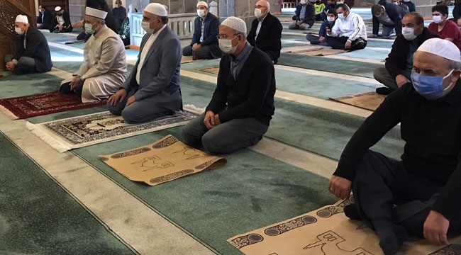 AİLELER CAMİDE BULUŞUYOR