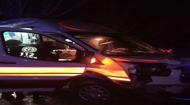 AMBULANS KAZA YAPTI: 3 YARALI