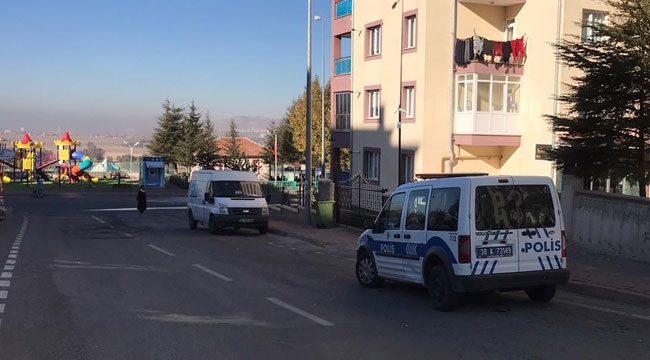 ANNESİNİN CANSIZ BEDENİYLE KARŞILAŞTI