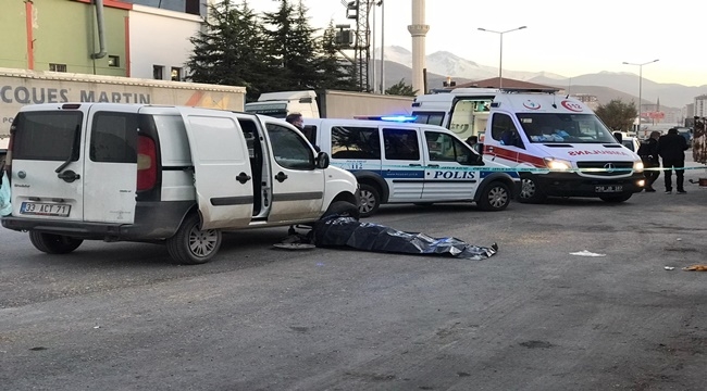 ARACININ YANINDA ÖLÜ BULUNDU