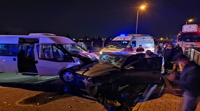 ASKERİ PERSONEL TAŞIYAN ARAÇ KAZA YAPTI: 8 YARALI