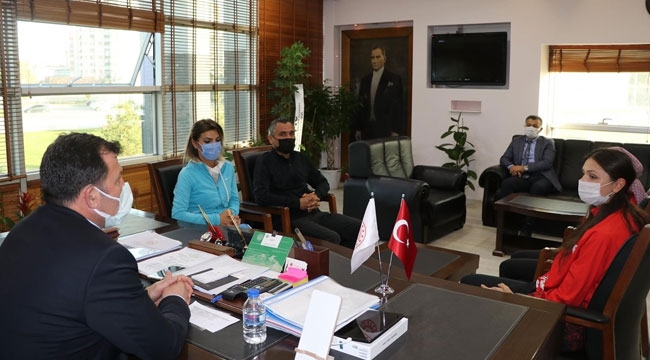 AYAKLARININ TOZUYLA KABAKCI'YI ZİYARET ETİLER