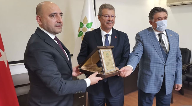 BAŞKAN AKAY'A MECLİS ŞEREF ÜYELİĞİ TEBLİĞ EDİLDİ