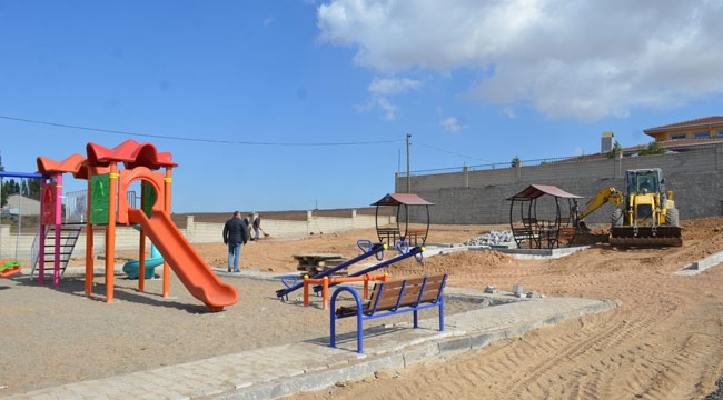 BAŞKAN ALTUN, ÇOCUKLARIN YÜZÜNÜ GÜLDÜRÜYOR