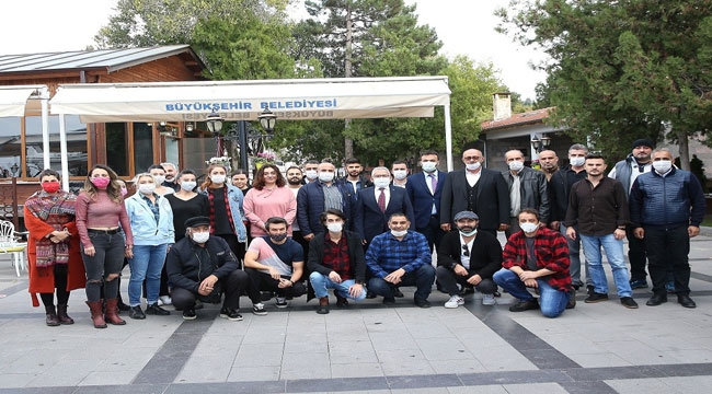 BAŞKAN BÜYÜKKILIÇ TİYATRO SANATÇILARIYLA BİR ARAYA GELDİ