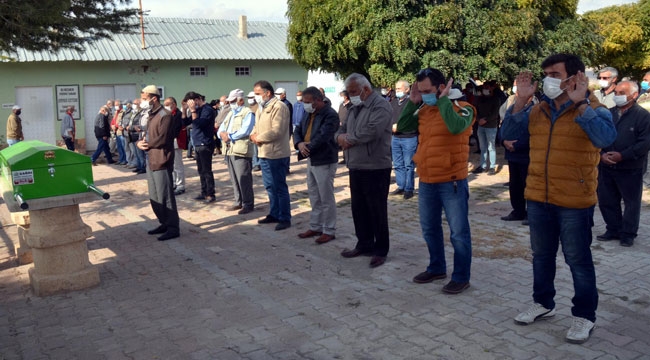 DEPREMDE ÖLEN ANNE TOPRAĞA VERİLDİ