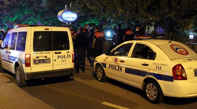 EHLİYETSİZ SÜRÜCÜYÜ POLİS YAKALADI