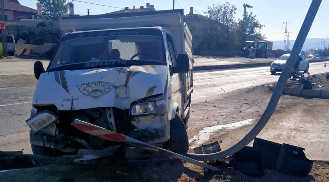 KAVŞAKTA DURAMAYAN ARAÇ KAZAYA NEDEN OLDU